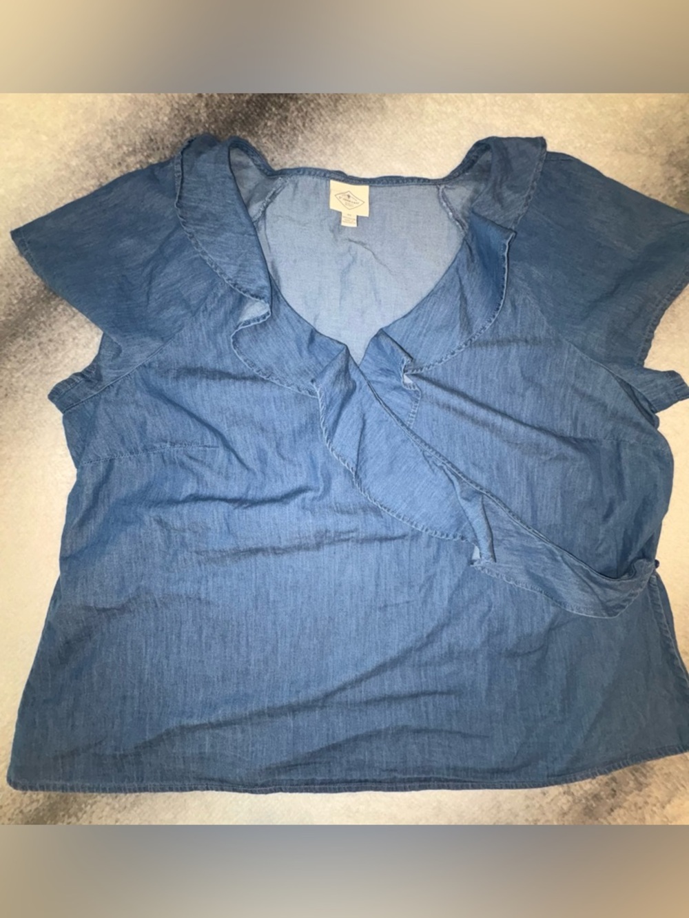(A10) St. John's Bay Plus 2X Blue Chambray‎ Wrap Top Flutter Sleeve Denim Blouse - Picture 4 of 10